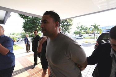 Detienen al reguetonero Don Omar por violencia de género