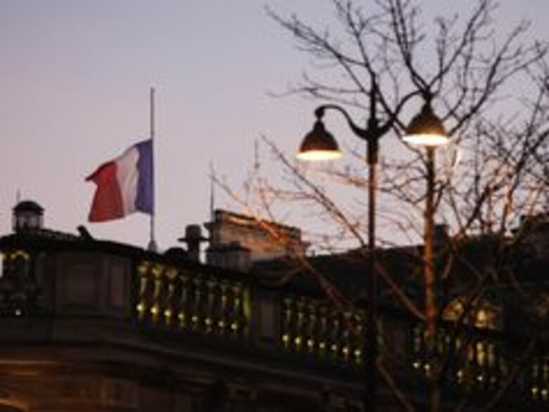 Identificados cinco de los siete terroristas suicidas de París