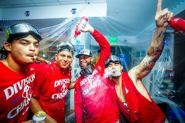 Panameño Edmundo Sosa celebra su segundo título divisional con los Phillies