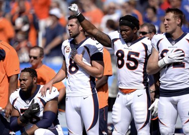 Jugadores y NFL sin acuerdo para poner fin a protestas durante himno