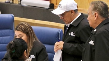 JNE escruta 17 de las actas para presidente