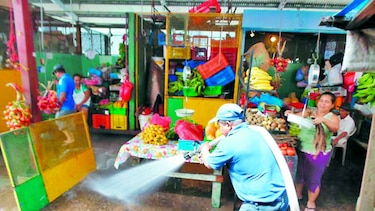 Limpian comedor El Mosquero, en el mercado de Santiago