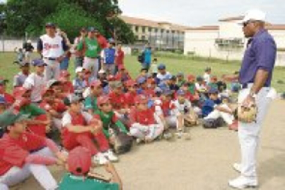 Nunca baja los brazos