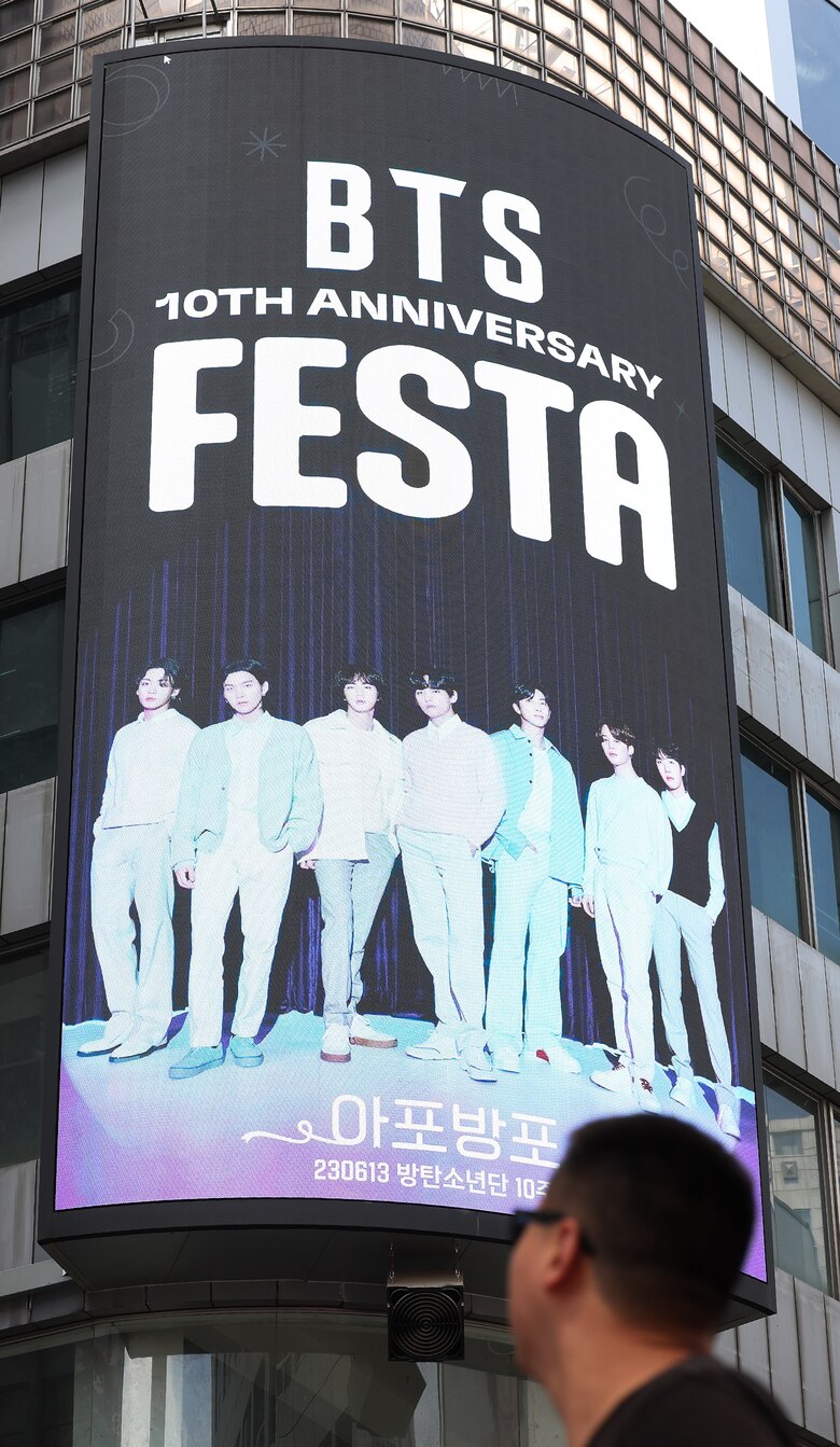 Seúl se engalana para celebrar el 10 aniversario de la banda BTS
