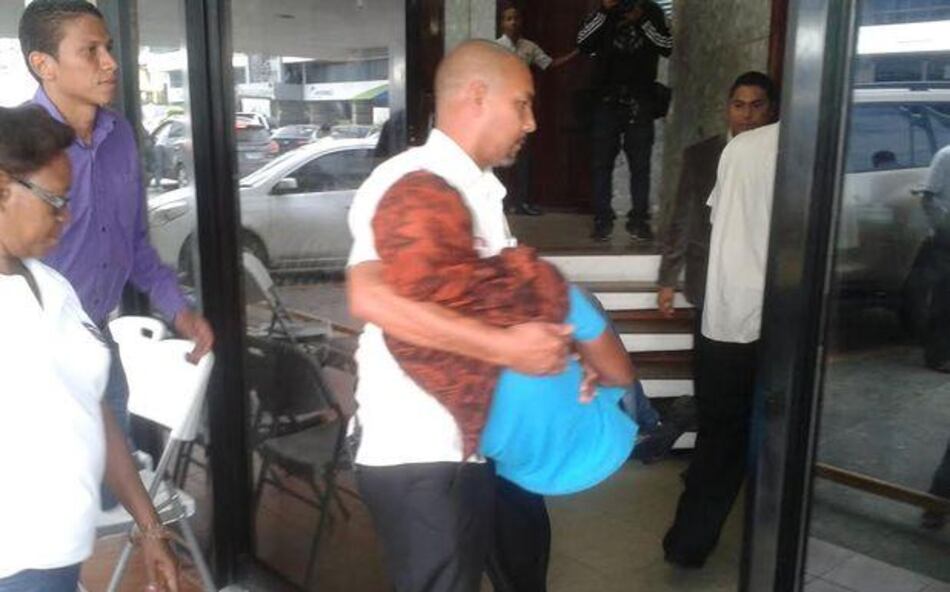 Docente en huelga de hambre sufre desmayo