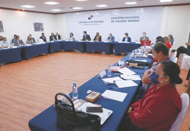Ejecutivo debe decidir sobre ajuste al salario mínimo