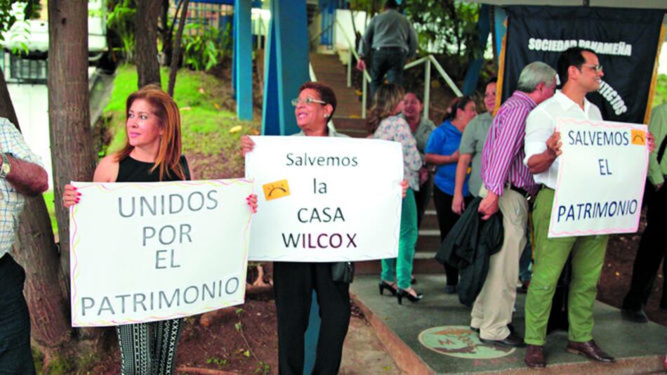 Cadena humana en respaldo a casa Wilcox
