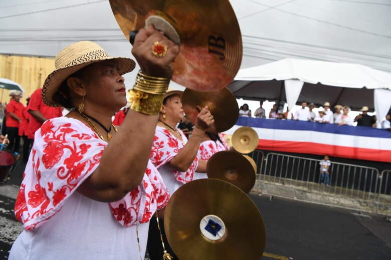 San Miguelito y Betania celebran el 28 de noviembre con coloridos desfiles