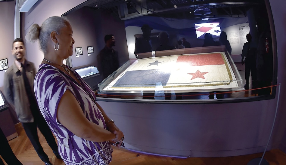 El viaje de la bandera mártir