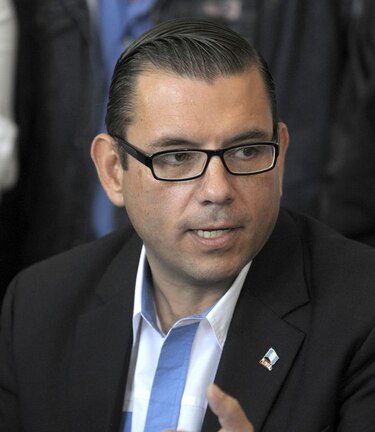 Opositor Baldizón abandona la contienda electoral en Guatemala