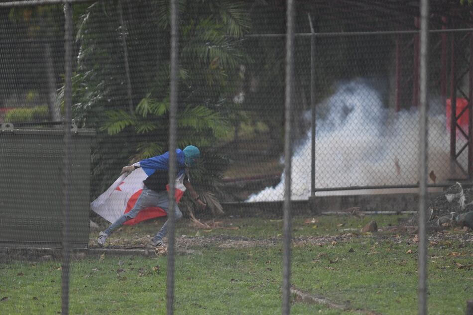 Protestas en la Universidad contra las reformas a la CSS: vía Transístmica fue reabierta