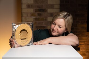 Una moneda de 7,000 libras y 7kg conmemorará la 25ª película de James Bond