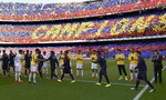 Barcelona empata con doblete de Messi en un Camp Nou rendido a Xavi