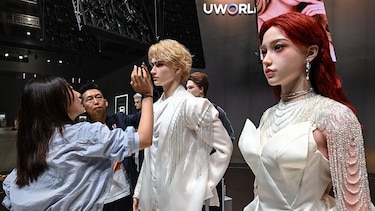 Lo que la exitosa salida a bolsa de la mayor empresa de robots humanoides del mundo revela sobre el liderazgo tecnológico de China