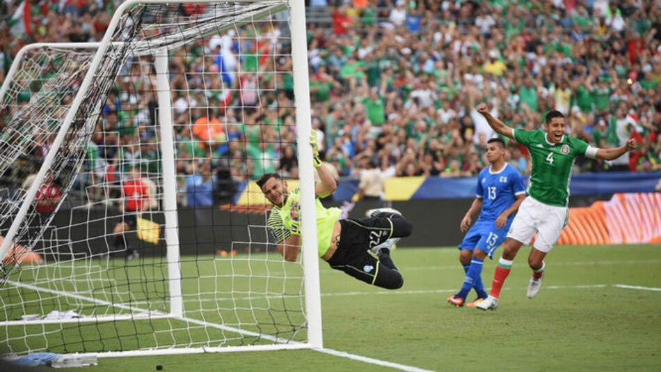 México arrolla a El Salvador con un 3-1 en debut en Grupo C de Copa Oro
