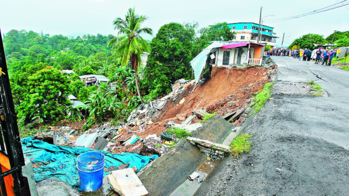 Tres viviendas se desplomaron en el barrio Nueva Libia, en Panamá norte, y otras cuatro quedaron en riesgo de colapsar.
