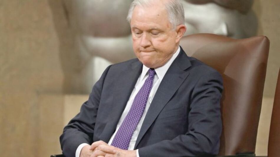 A petición de Trump, renuncia el fiscal general Jeff Sessions
