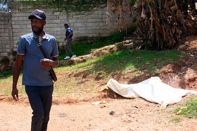 Jefe de banda en Haití amenaza con matar a decenas de rehenes un día después de la masacre