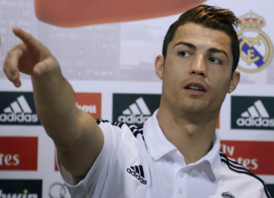 Cristiano Ronaldo recibe premio al jugador del año de revista ‘World Soccer’