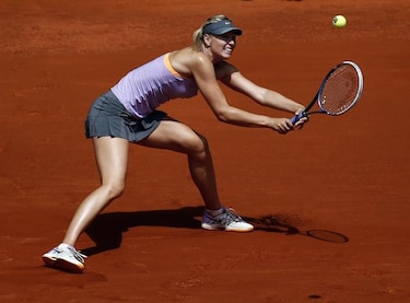 Sharapova se recupera y avanza en Madrid