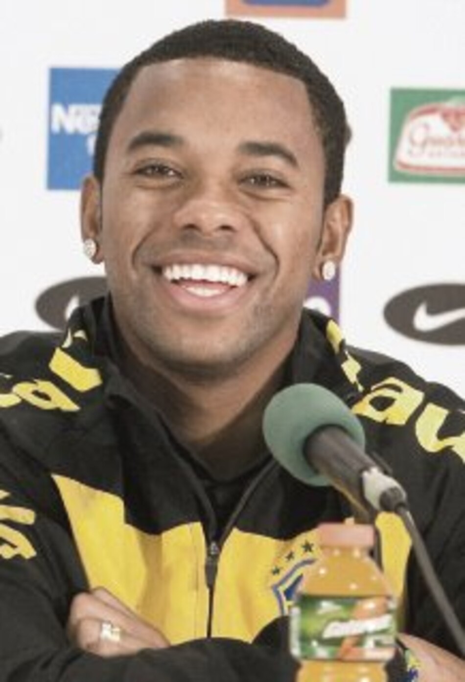 AC Milan contrata al brasileño Robinho