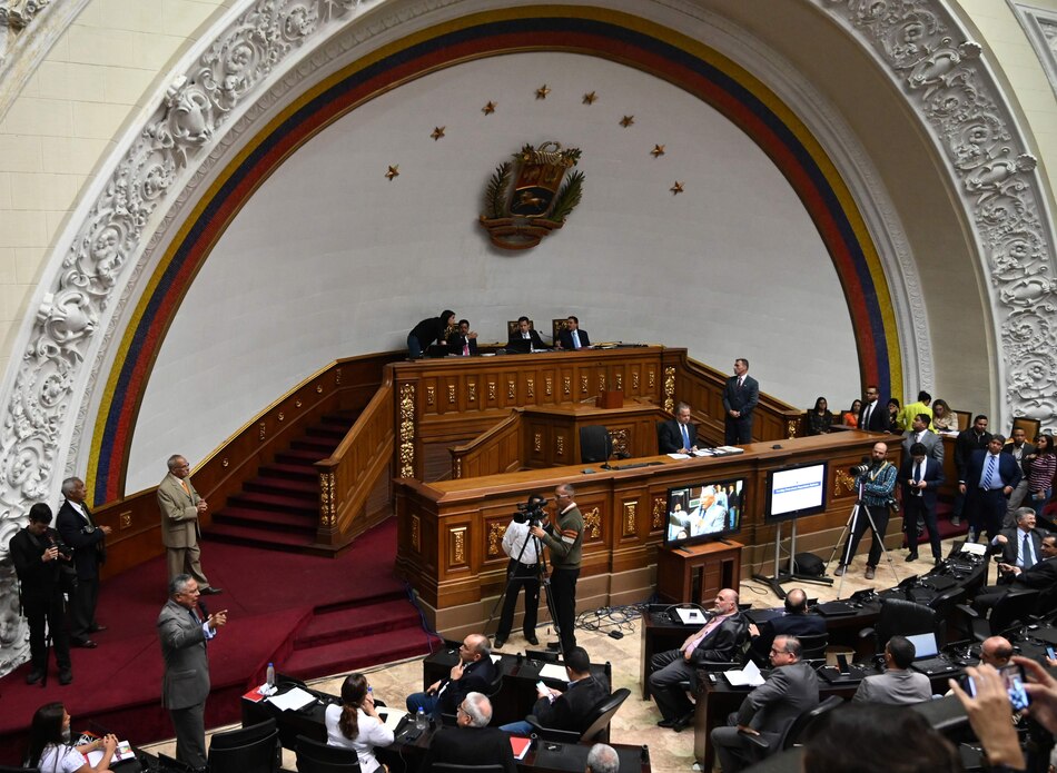 Elecciones del Parlamento de Venezuela serán en diciembre con aumento de número de curules