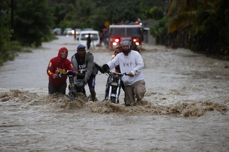 Fuertes lluvias que continúan en la República Dominicana dejan más de 20 muertos