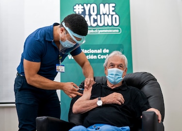 Retraso en vacunas amenaza a economías más dañadas por la Covid-19