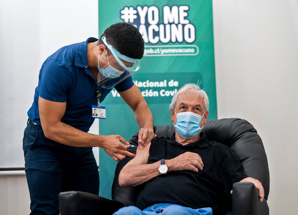Sebastián Piñera se vacuna contra el nuevo coronavirus; Chile supera los 1.5 millones vacunados