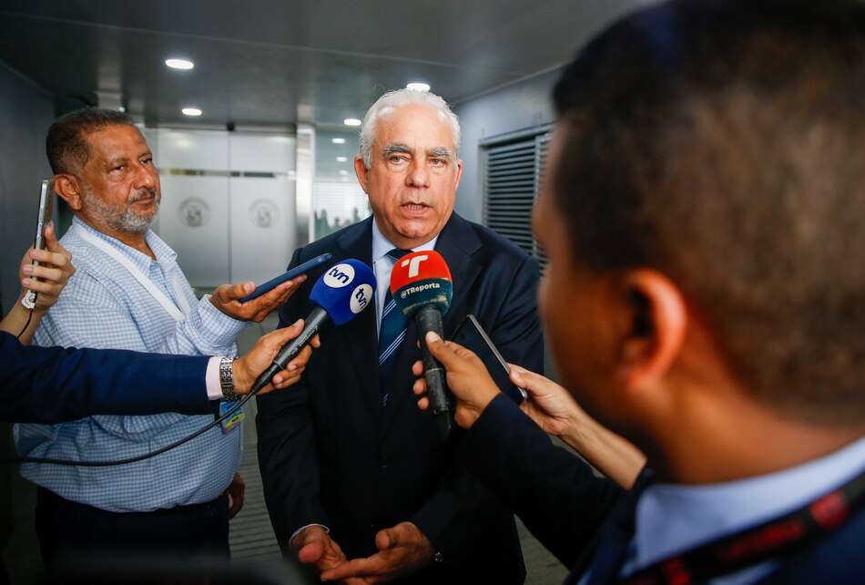 Juez ordena el embargo de parte del salario del ministro Roberto Linares, por un conflicto con Enel Fortuna