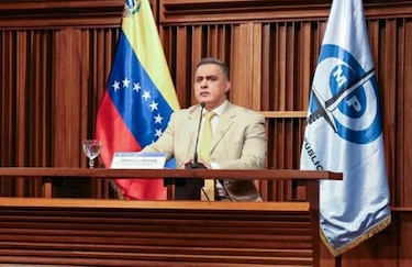 Detienen a ocho gerentes de petrolera estatal venezolana por corrupción