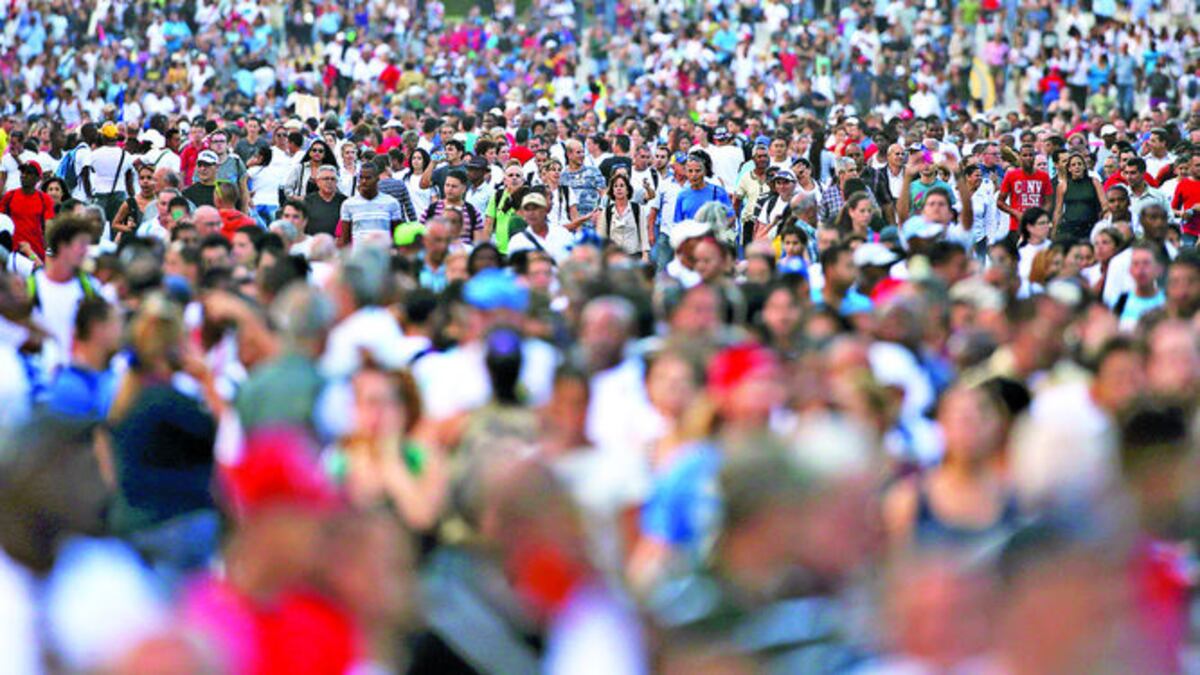 Cubanos de toda la isla acudieron a rendir el último tributo a quien consideraban líder histórico de la revolución. La Plaza de la Revolución se vio desbordada.