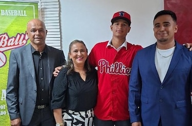 Prospectos panameños firman con organizaciones de la MLB