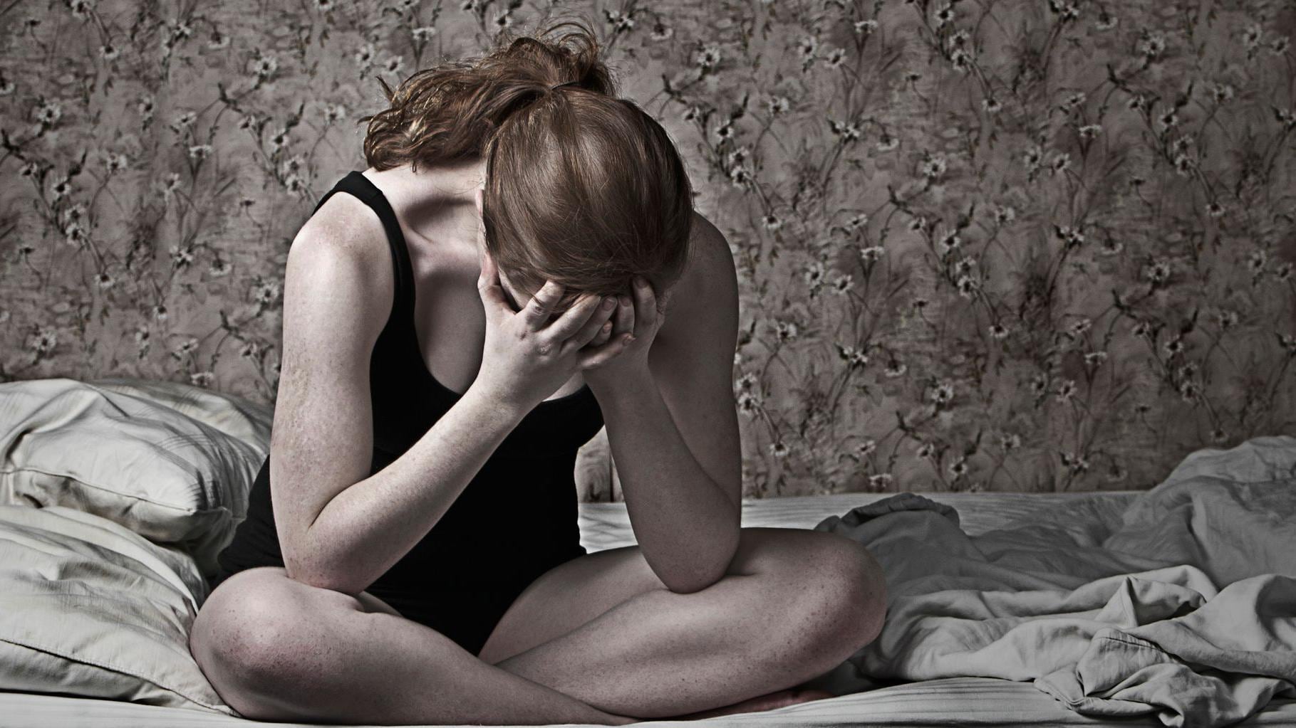 ‘Es como si la muerte viniera a buscarnos cada mes’: la pesadilla de vivir con el trastorno disfórico premenstrual