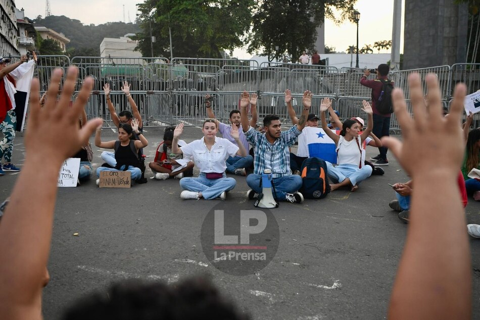Opositores al contrato minero mantienen la presión