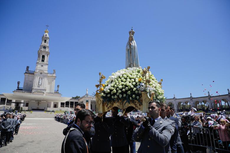 Miles de católicos llenan Fátima en una peregrinación marcada por la JMJ