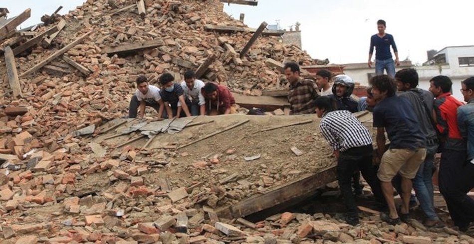 Aumentan a a más de mil 800 los muertos por el terremoto en Nepal