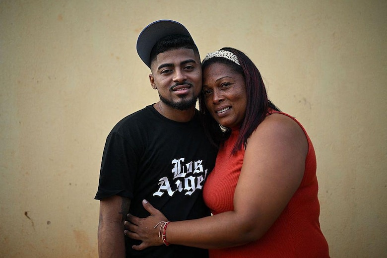 La brutalidad en la megacárcel de Bukele que denuncian 8 de los venezolanos deportados por Estados Unidos: ‘bienvenidos al cementerio de hombres vivos’