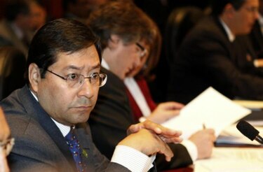 Ministro de Economía reporta superávit fiscal en Bolivia