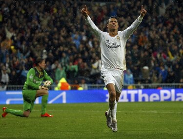 Cristiano hace historia el día de su centenario y da el susto