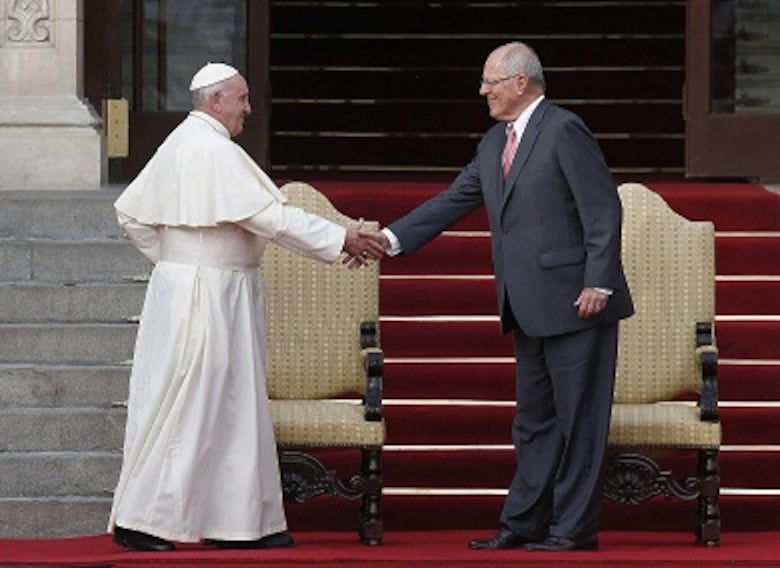 El Papa habla de corrupción en cita con Kuczynski y élite de Perú