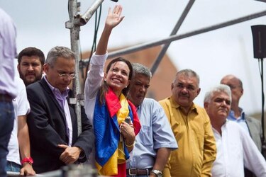 Machado asistirá a la Asamblea Nacional; califica a Maduro de dictador