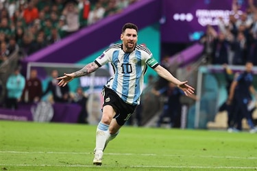 Messi da vida a Argentina y derrota a México