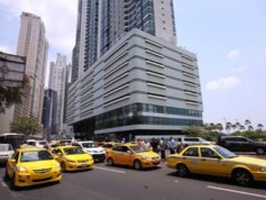 Varela: Uber no es competencia para los taxistas