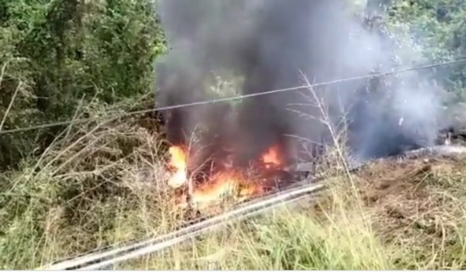 Muere conductor de camión tras caer a un barranco: ‘Sáquenme’, gritaba antes de que se incendiara el vehículo