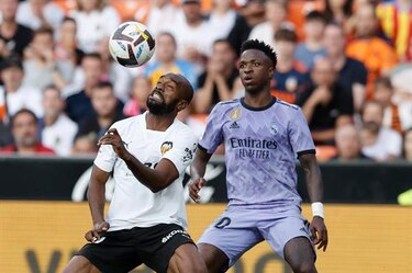 En libertad los tres jóvenes detenidos por los insultos racistas a Vinicius en Mestalla