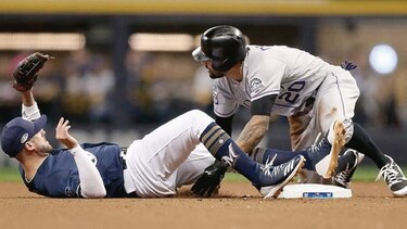 Los Cerveceros lideran la serie contra los Rockies