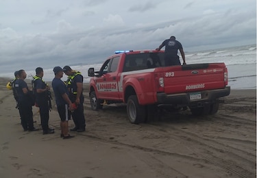 Reanudaron la búsqueda de un menor que desapareció en la playa Las Lajas