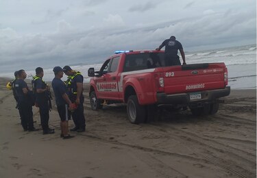 Reanudaron la búsqueda de un menor que desapareció en la playa Las Lajas