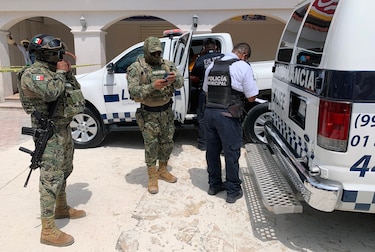 Balacera en playa de Cancún deja 2 muertos y una turista de Estados Unidos herida